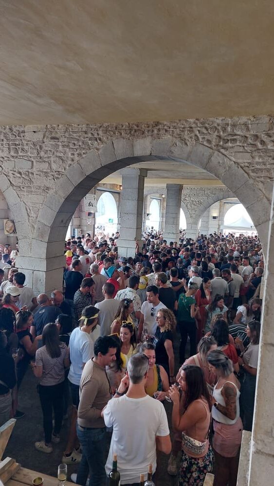 Stand de vignerons lors des fêtes de Monein dans le Béarn